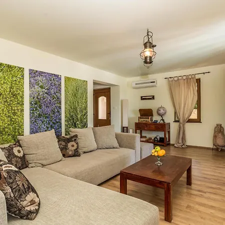 3 Bedroom Cozy In Casa de Férias *