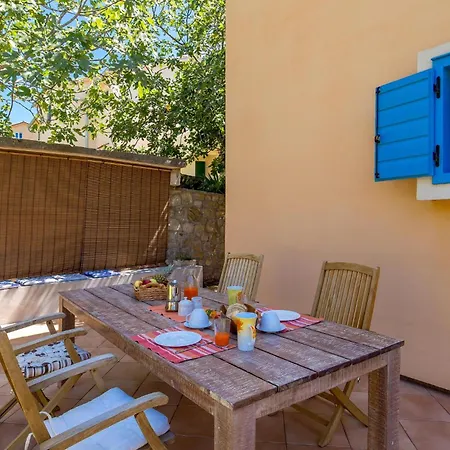 Prázdninový dům 3 Bedroom Cozy In