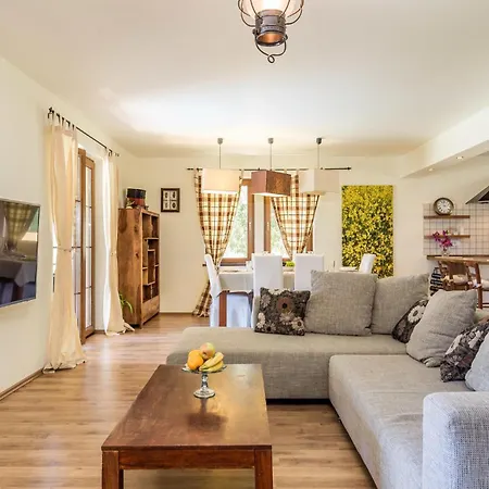 3 Bedroom Cozy In * New Translation