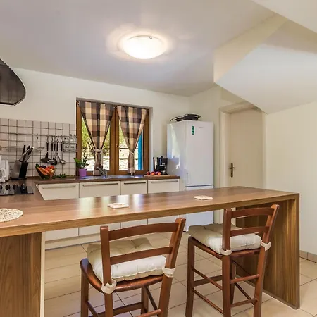 3 Bedroom Cozy In Prázdninový dům *