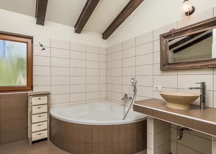 3 Bedroom Cozy In *