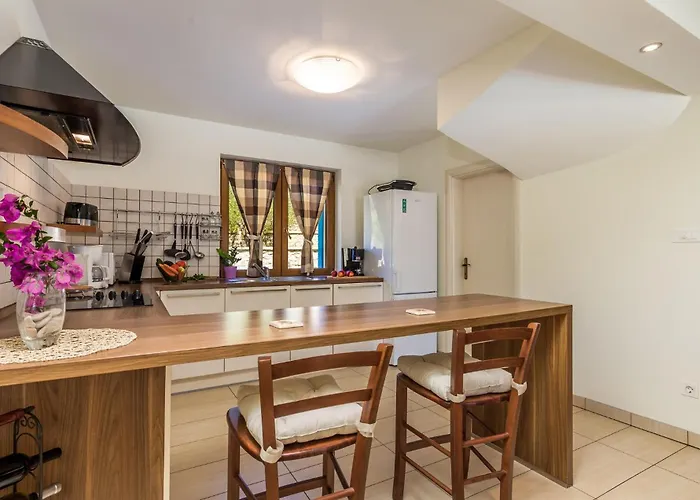 3 Bedroom Cozy In Nyaraló *
