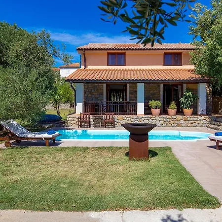 3 Bedroom Cozy In Ferienhaus *