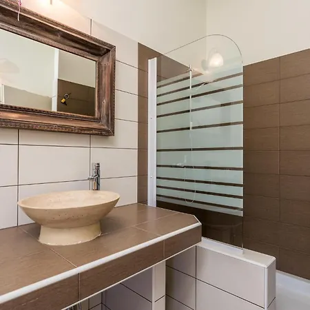 3 Bedroom Cozy In 別荘