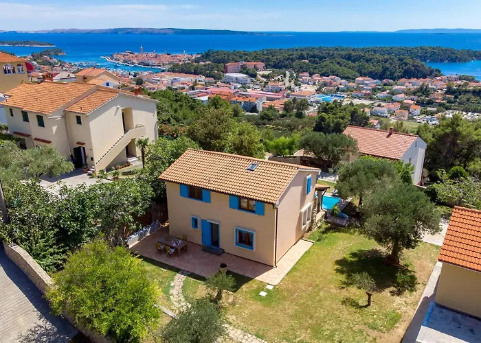 بيت للعطل 3 Bedroom Cozy In *