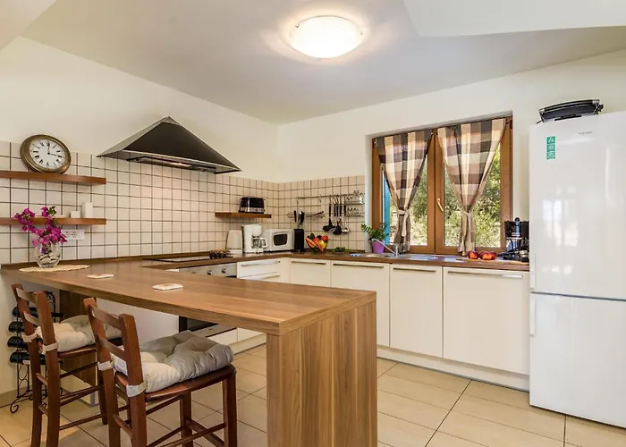 3 Bedroom Cozy In بيت للعطل